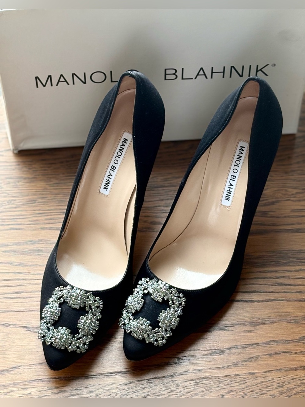 Authentic Manolo Blahnik Hangisi 105 Black Satin Pumps, size 39.5